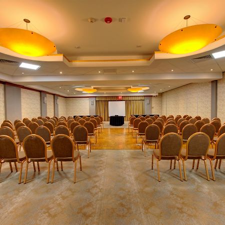 Holiday Inn Plainview-Long Island By Ihg Exterior photo