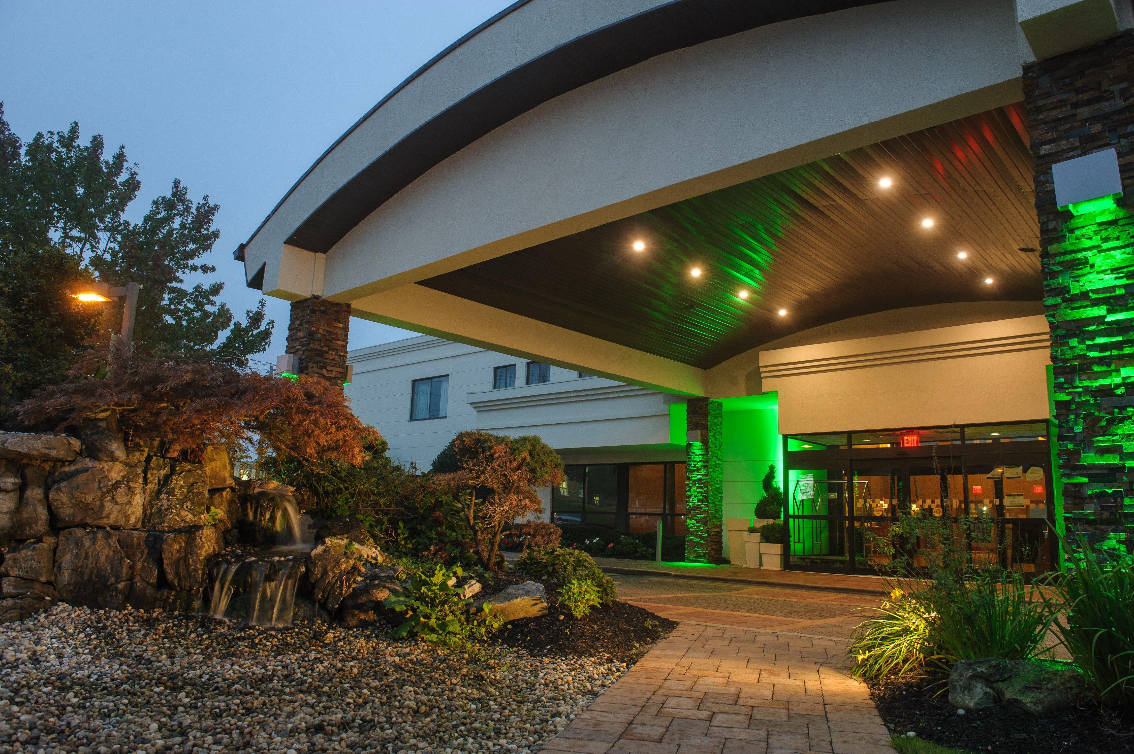 Holiday Inn Plainview-Long Island By Ihg Exterior photo