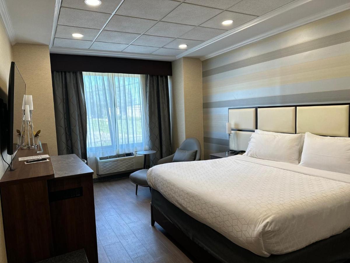 Holiday Inn Plainview-Long Island By Ihg Exterior photo