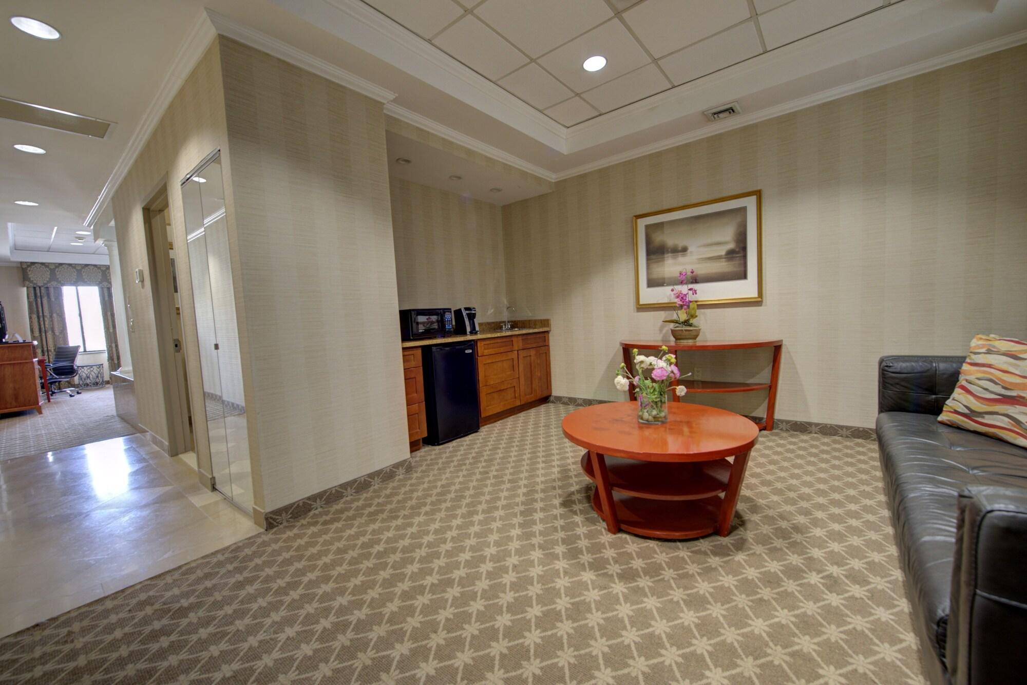 Holiday Inn Plainview-Long Island By Ihg Exterior photo